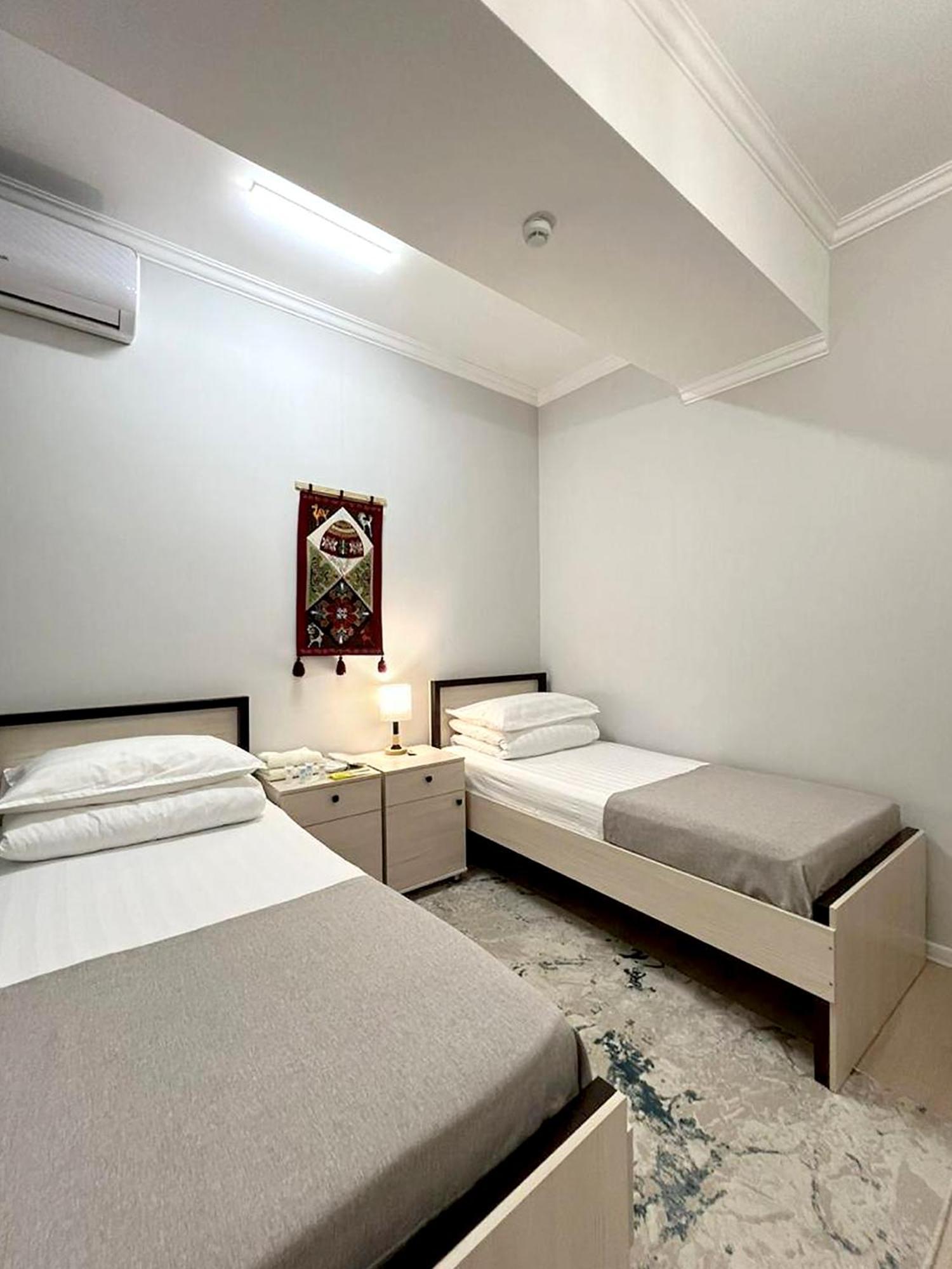 Compass Hostel Бишкек Екстериор снимка