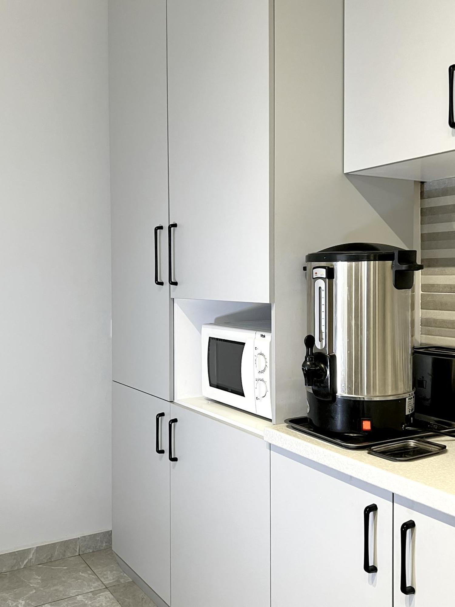 Compass Hostel Бишкек Екстериор снимка