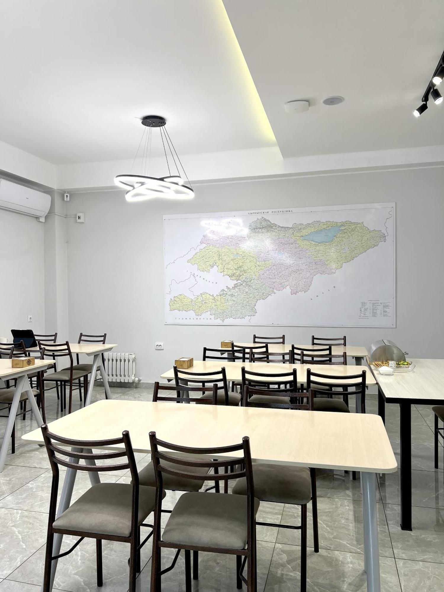 Compass Hostel Бишкек Екстериор снимка