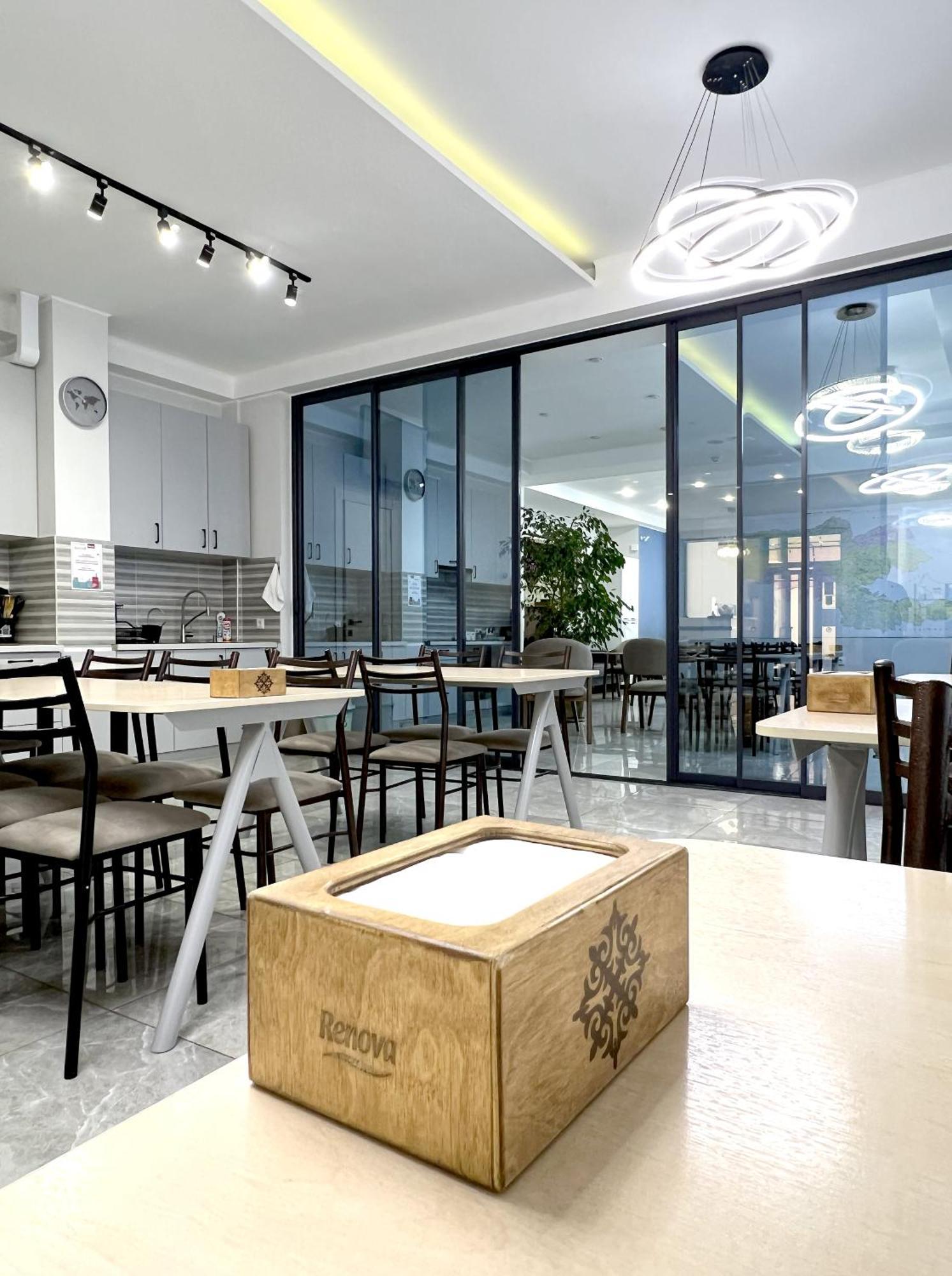 Compass Hostel Бишкек Екстериор снимка