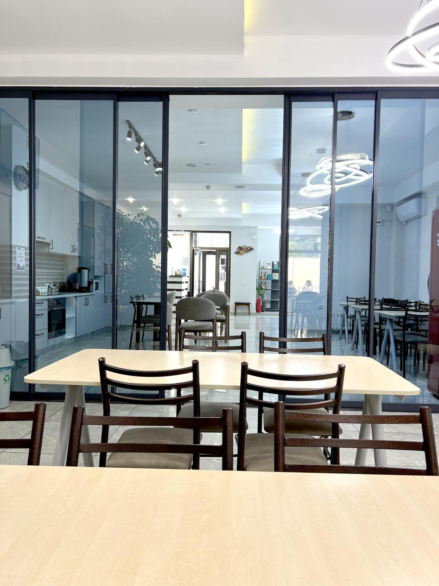 Compass Hostel Бишкек Екстериор снимка