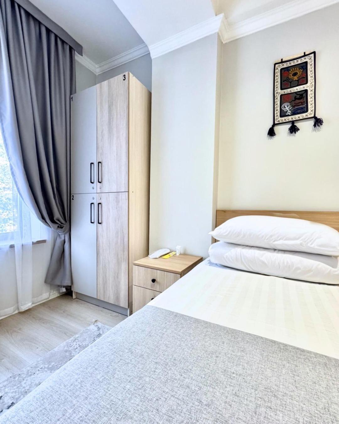 Compass Hostel Бишкек Екстериор снимка