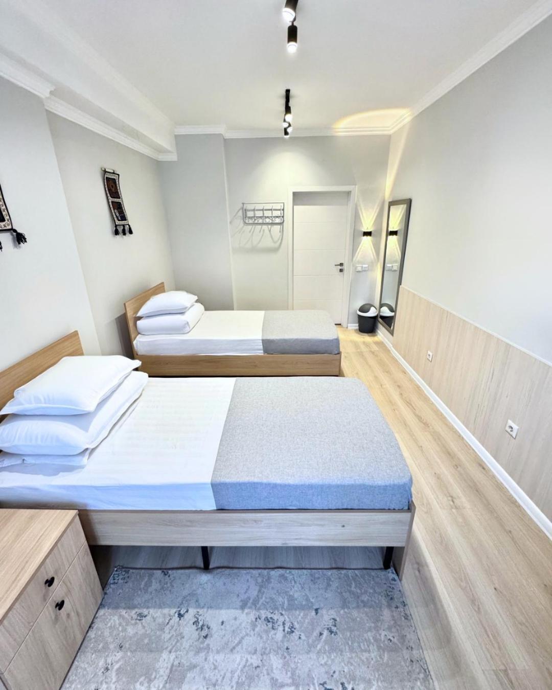Compass Hostel Бишкек Екстериор снимка