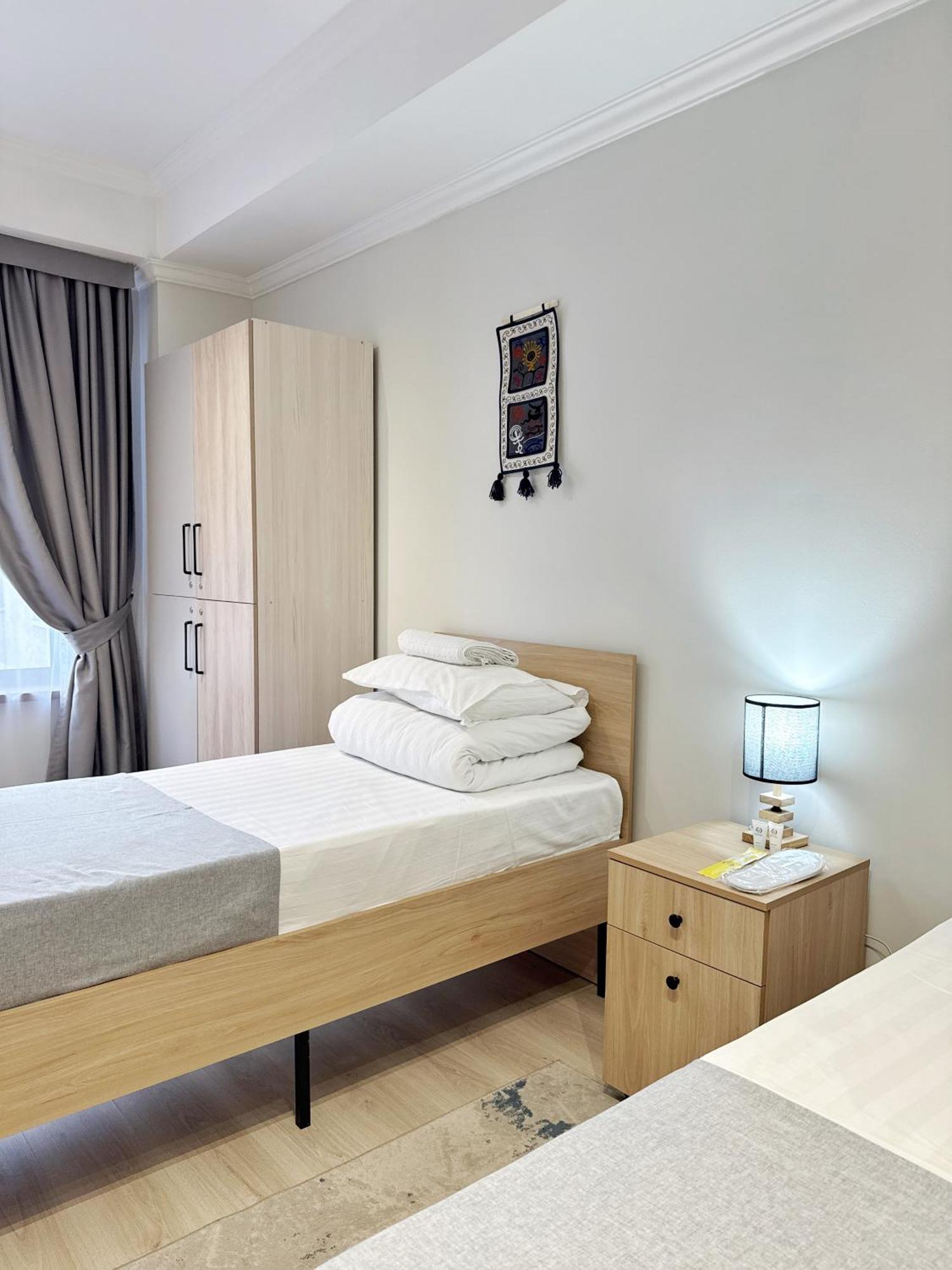 Compass Hostel Бишкек Екстериор снимка
