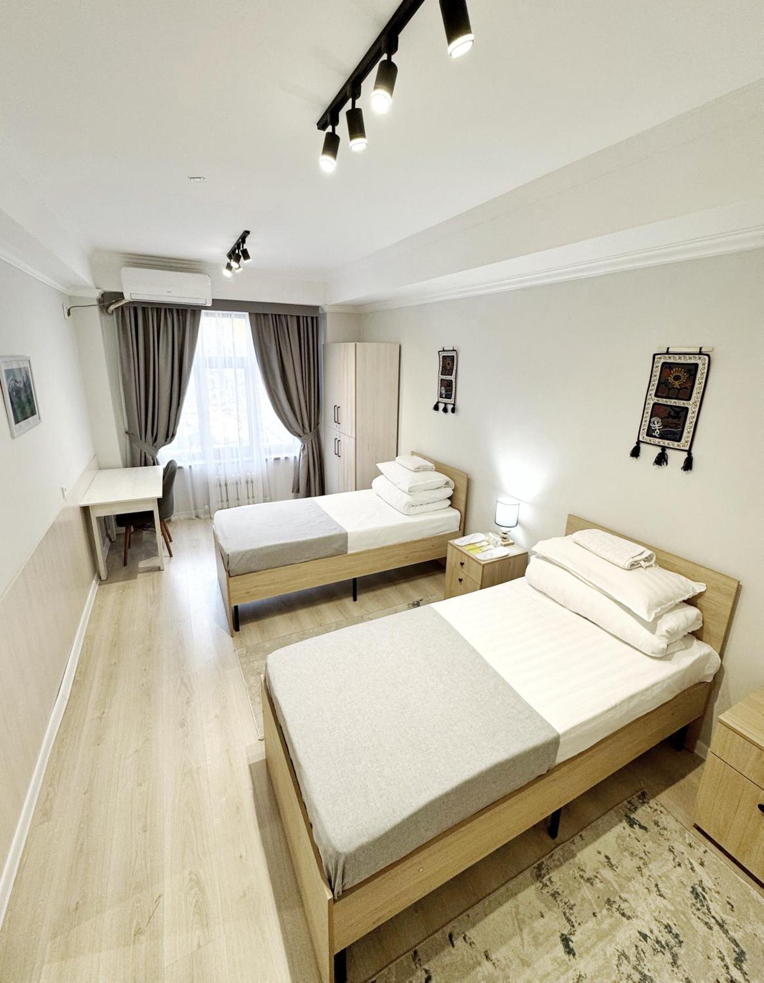Compass Hostel Бишкек Екстериор снимка