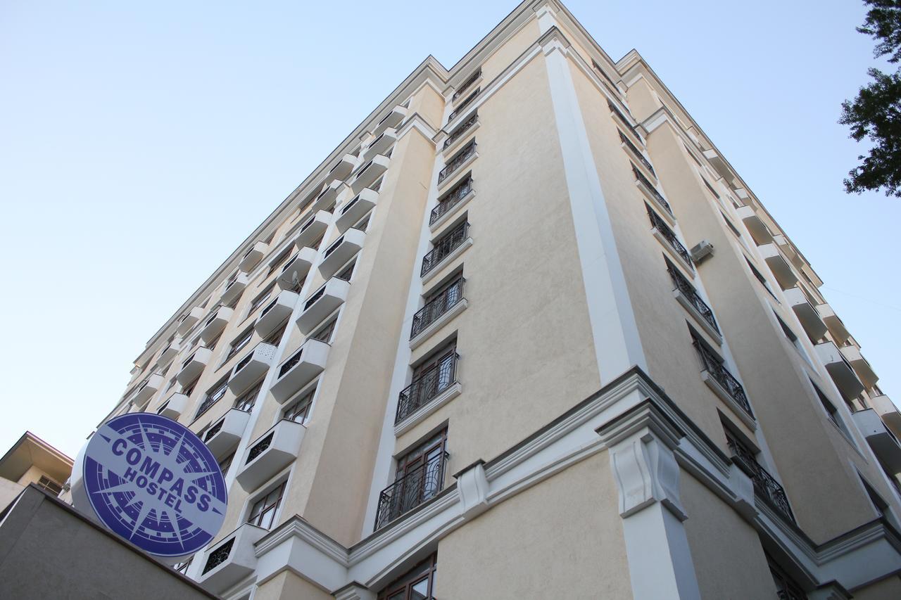 Compass Hostel Бишкек Екстериор снимка
