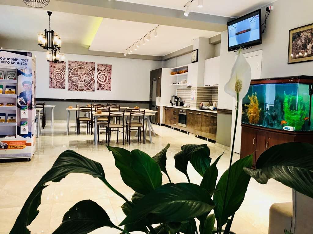 Compass Hostel Бишкек Екстериор снимка
