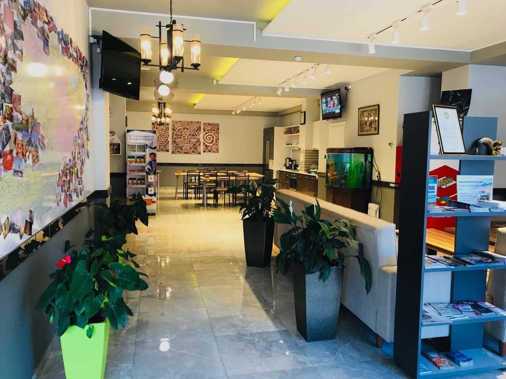 Compass Hostel Бишкек Екстериор снимка