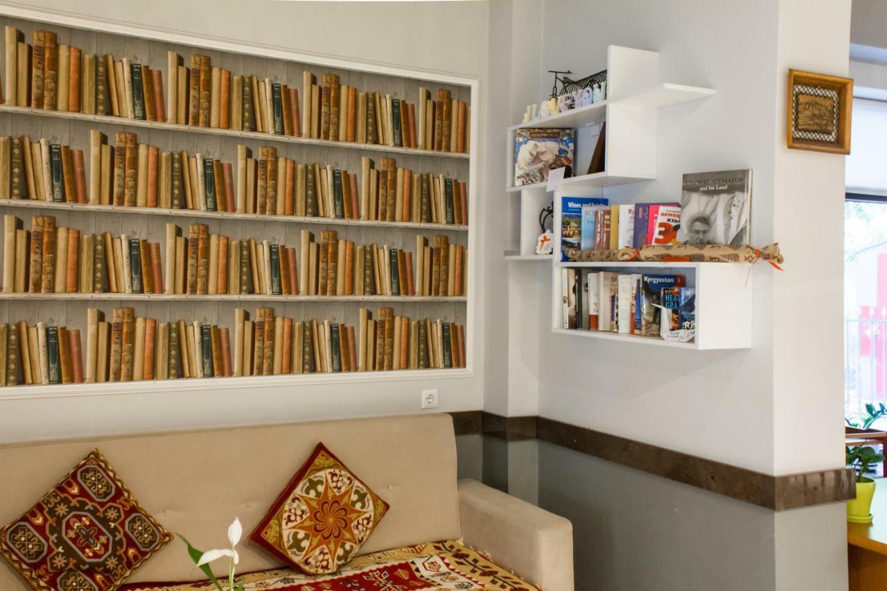Compass Hostel Бишкек Екстериор снимка