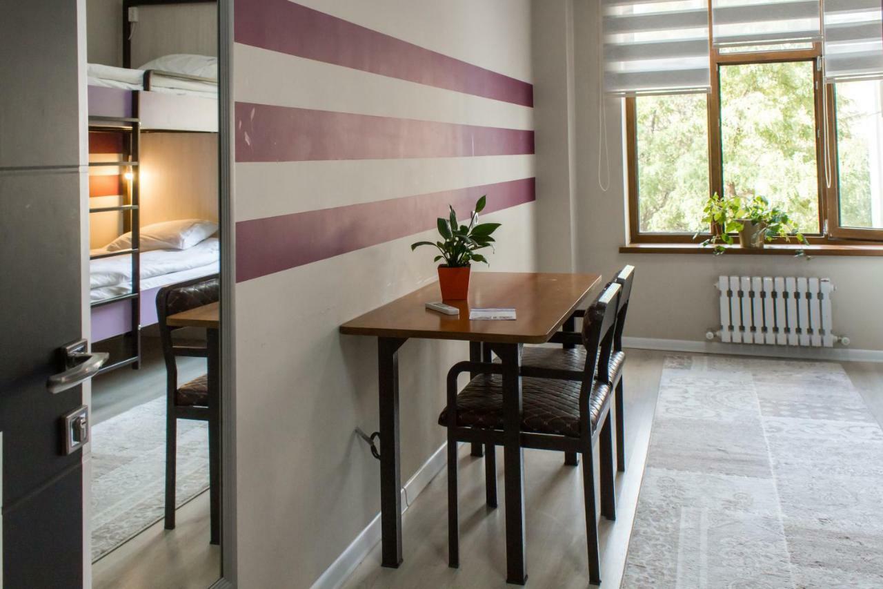 Compass Hostel Бишкек Екстериор снимка